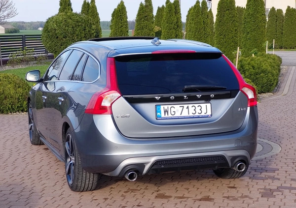 Volvo V60 cena 61500 przebieg: 256000, rok produkcji 2017 z Nowe Miasto nad Pilicą małe 379